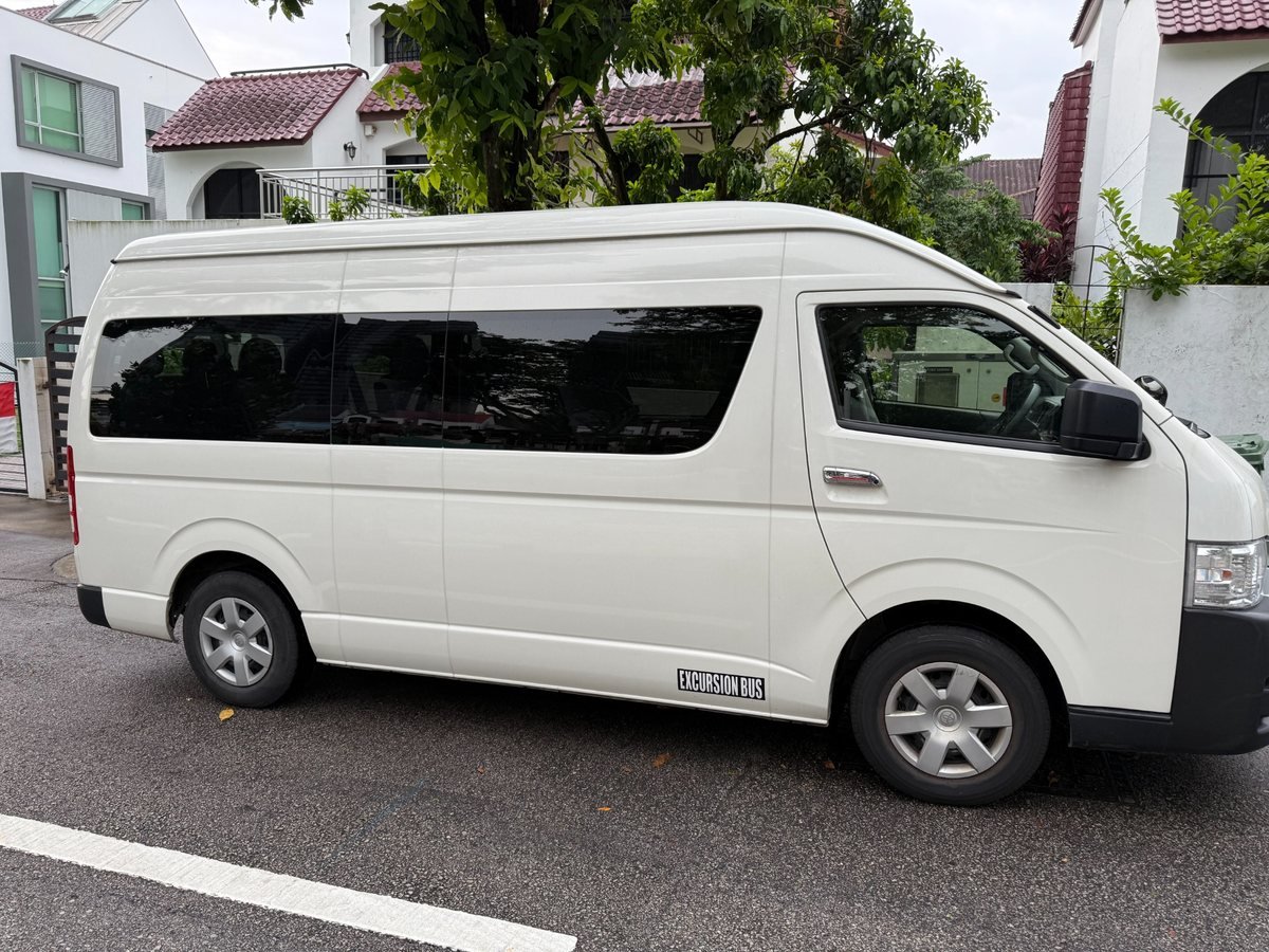 Exterior of LittleTown DMC 13-seater van